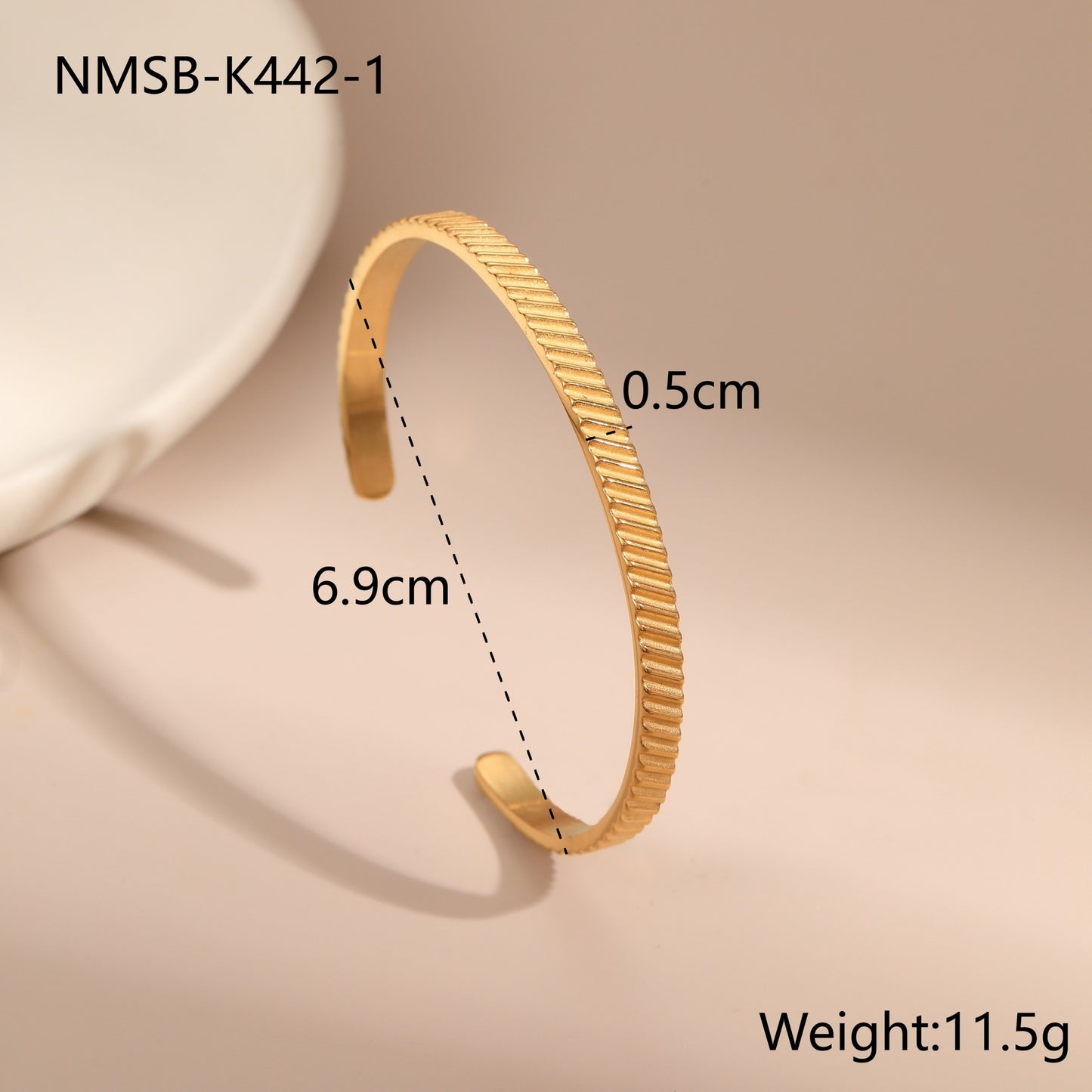 Fashionable Geometric Stainless Steel Bracelet with Plated Finish for Women