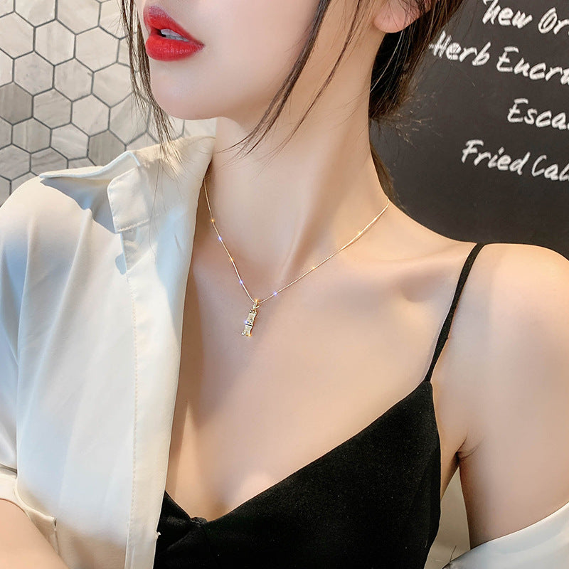 Collana con ciondolo minimalista in bambù per donna con catena a scatola in acciaio al titanio a forma di foglia, placcata sottovuoto, catena per il collo leggera di lusso