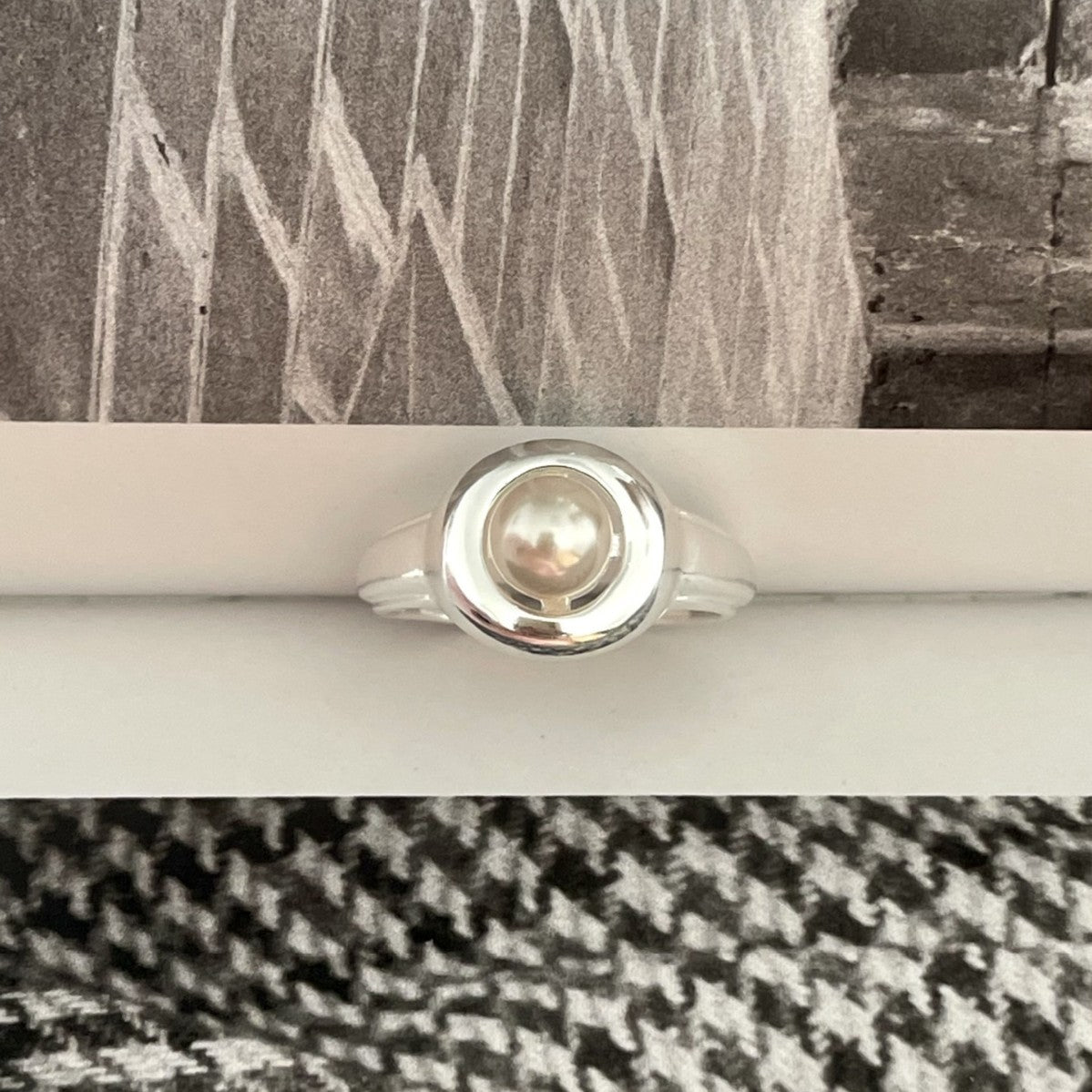 Anello minimalista con perla e nota musicale geometrica in argento sterling 925 da donna
