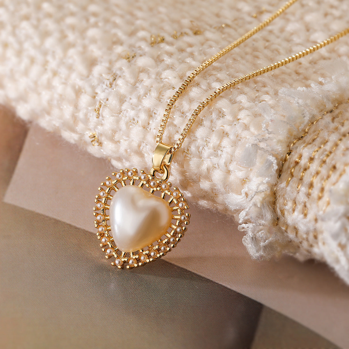 Collana con Pendente a Cuore Minimalista in Rame, Placcata Oro 18K e con Accenti di Zircone per Donna