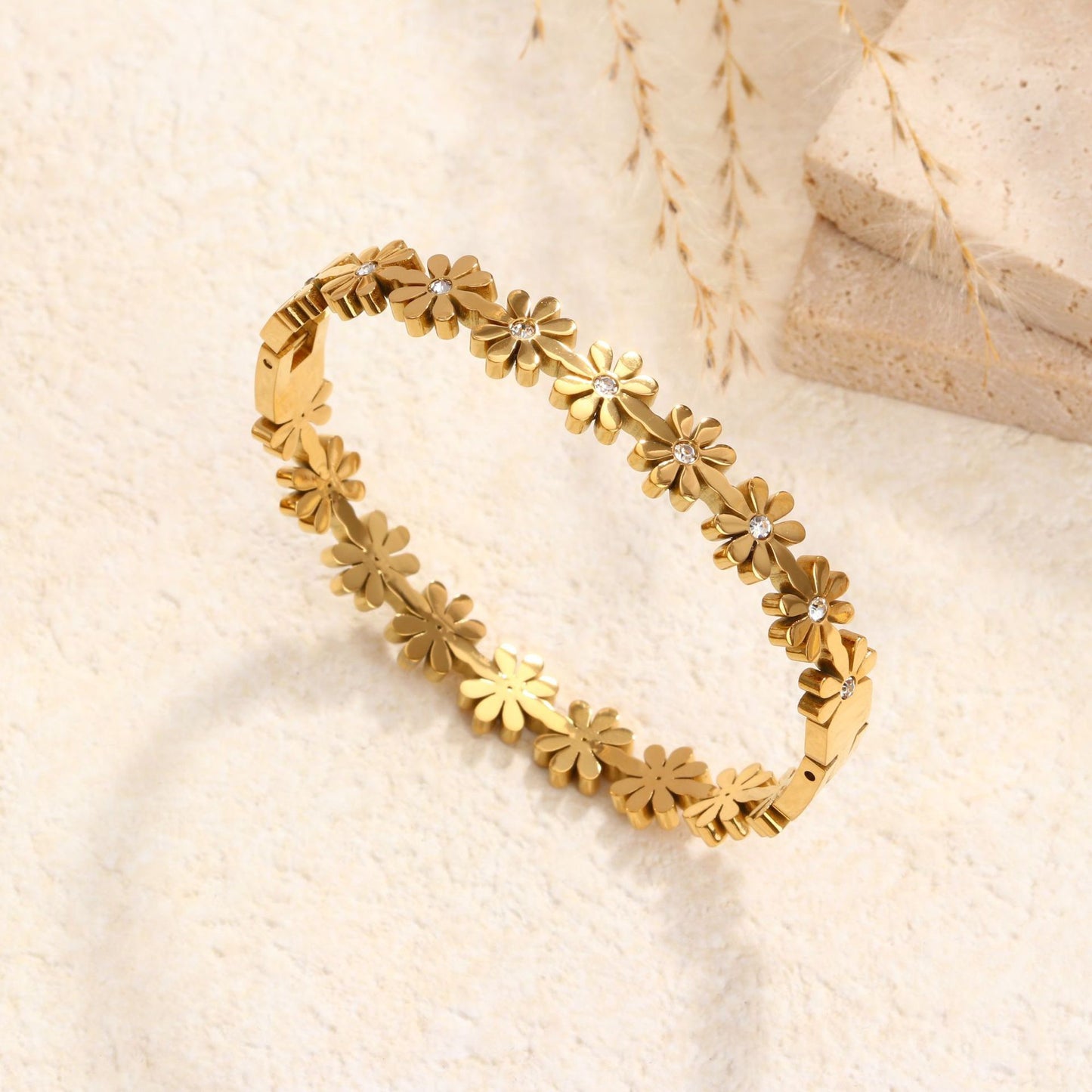 Bracciale Minimalista in Acciaio Inossidabile da Donna con Placcatura in Acciaio al Titanio e Intarsio di Strass a Forma Geometrica Ovale