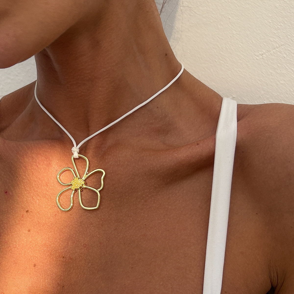 Sweet Floral Hollow Out Zinc Alloy Plated Choker Necklace for Women