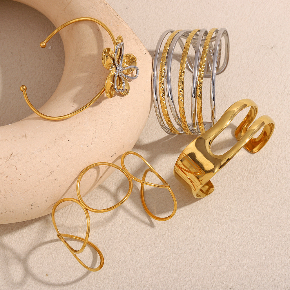 Minimalist Asymmetrical Double-Layer Stainless Steel Bracelet with 18K Gold Plating and Circular Floral Design for Women