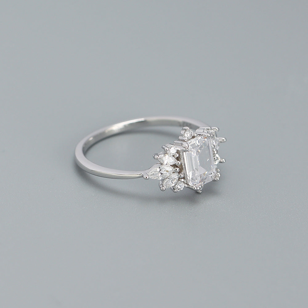 Anillo Cuadrado Geométrico Minimalista de Plata de Ley 925 con Incrustaciones Completas de Diamantes de Imitación para Mujer