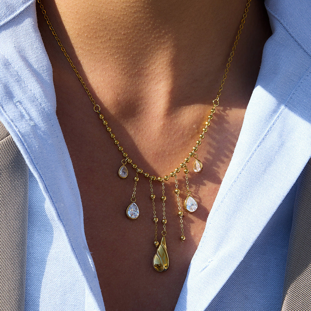 Collana Pendente a Nappa Fashion-Forward in Acciaio al Titanio con Intarsio di Zirconi su Catena in Acciaio Inossidabile da Donna