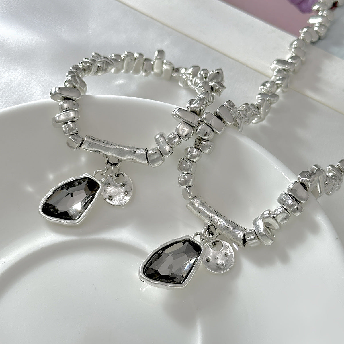 Minimalist Geometric Oval Acrylic and Zinc Alloy Plated Pendant Necklace for Women