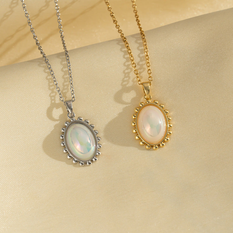 Collana con ciondolo geometrico minimalista da donna in acciaio al titanio con intarsio in madreperla placcata sottovuoto, gioielli ipoallergenici