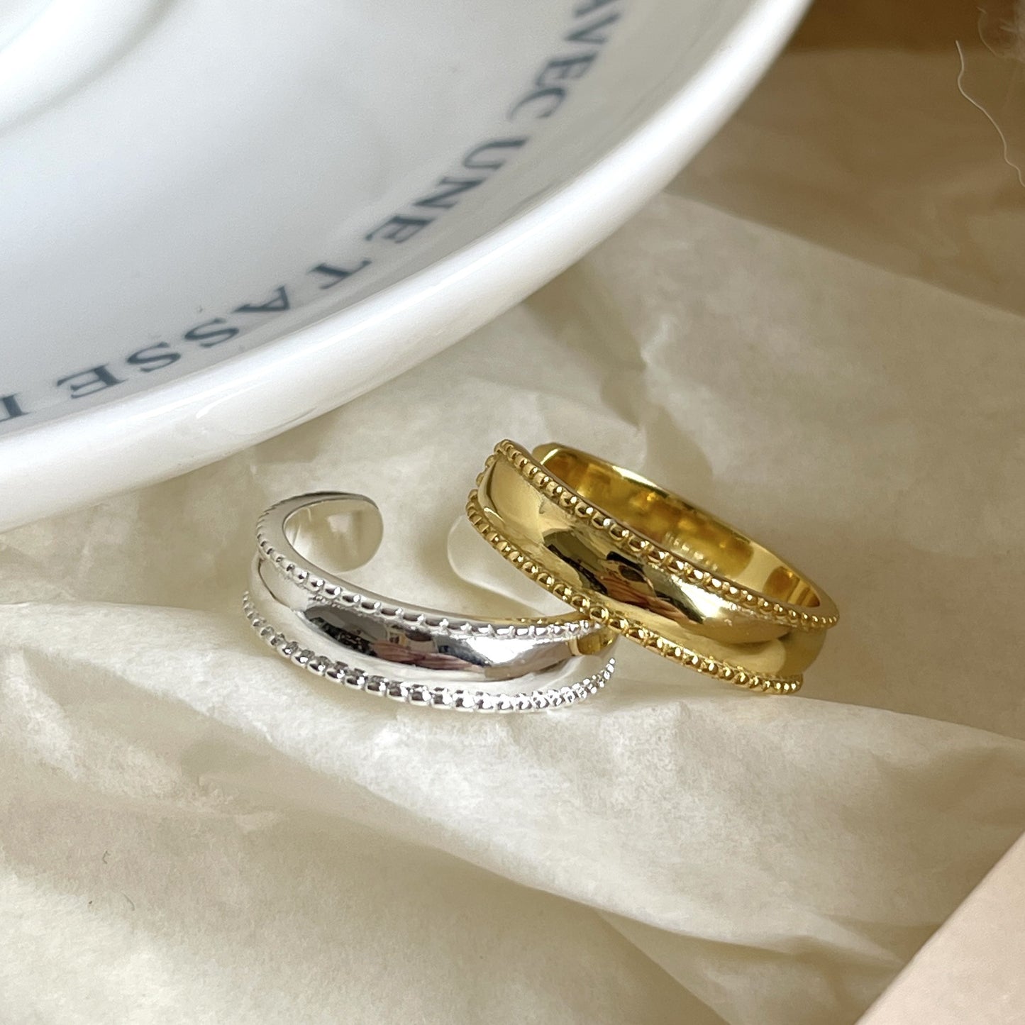 Minimalist Heart-Shaped 925 Sterling Silver Ring with Smooth Polished Surface and Geometric Accent