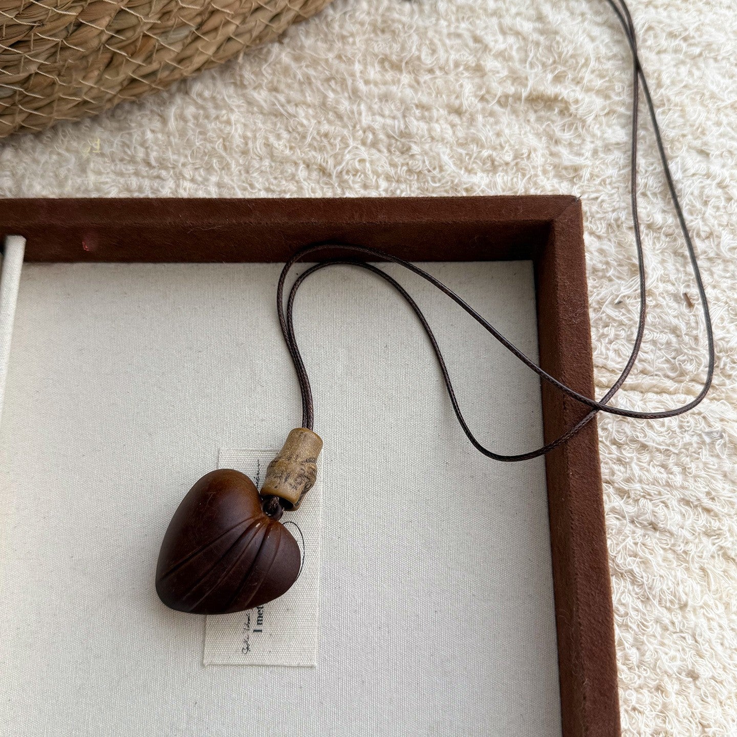 Collana con ciondolo geometrico in acrilico stile retrò da donna con charm in lega, fatta a mano, catena a strati alla moda minimalista
