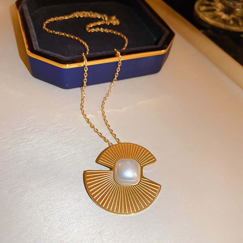 Vintage Floral Pendant Necklace with Rhinestone Inlay in Copper for Women, Delicate Clavicle Chain with Heart Shape Accents