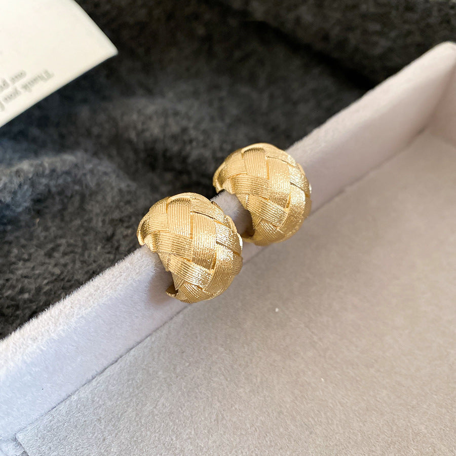 Pendientes minimalistas de metal con forma de C geométrica y acabado electrochapado para mujer