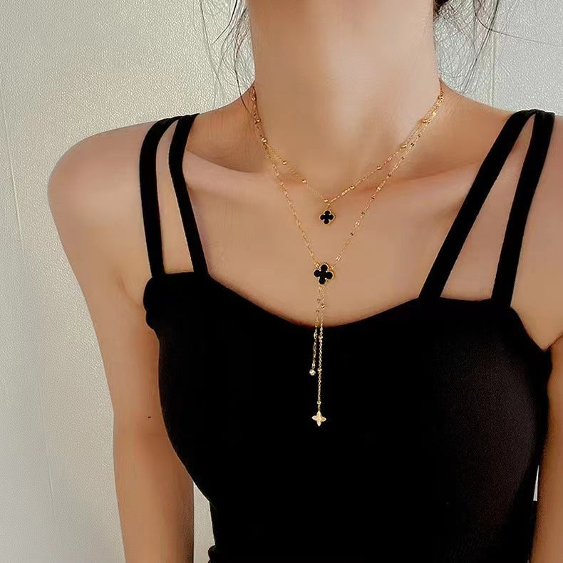 Luxury Minimalist Clover Pendant Necklace in Titanium Steel with Gold Plating on Wavy Chain for Women