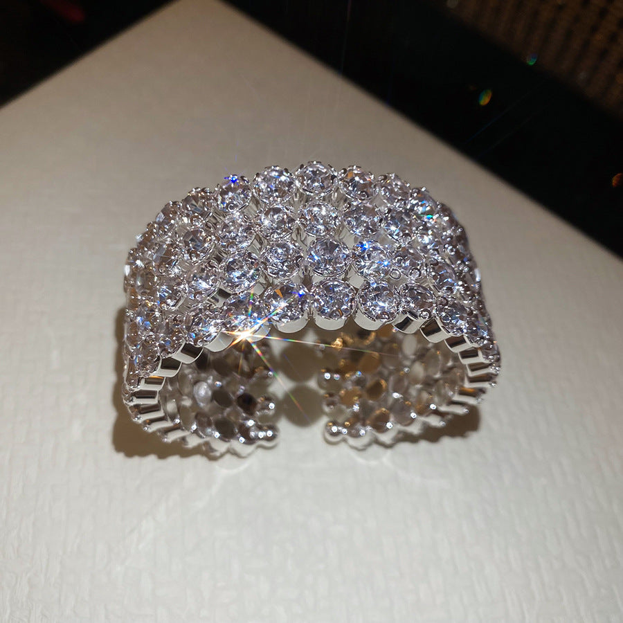 Pulsera redonda de metal minimalista con incrustaciones de diamantes de imitación para mujer, brazalete elegante de estilo de lujo