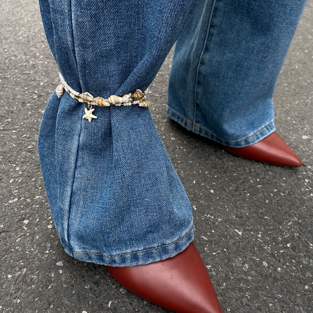 Minimalist Shell-Shaped Anklet for Women Made of Seed Beads with Ocean-Inspired Design
