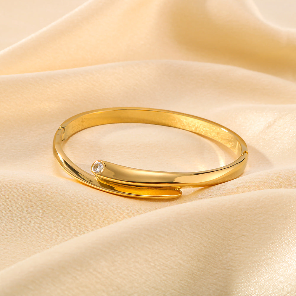 Bracciale minimalista in acciaio al titanio con intarsi di strass e design asimmetrico, acciaio inossidabile placcato oro 18 carati