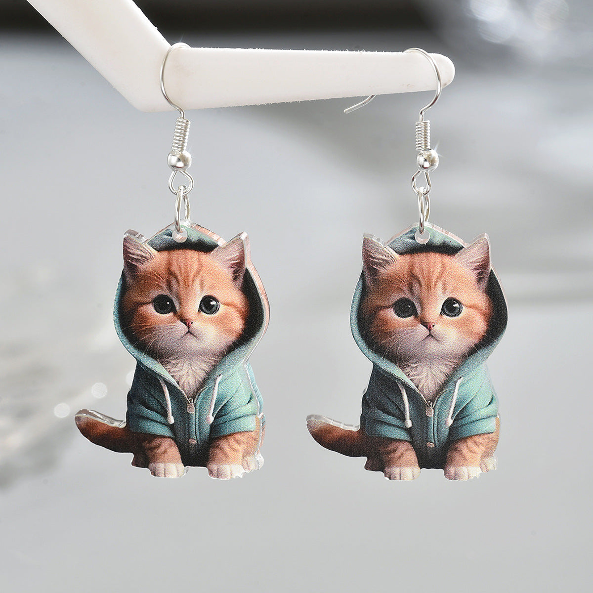 Pendientes de tuerca acrílicos a la moda con forma de gato y detalles incrustados para mujer y hombre