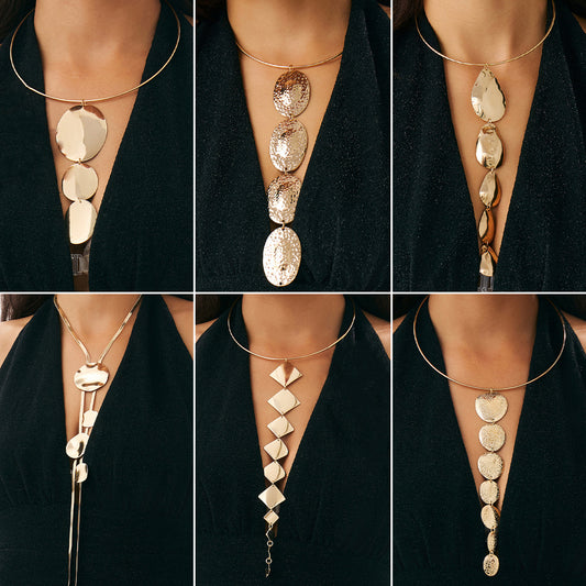 Collana Girocollo Esagerata Geometrica Tonalità Fredde con Texture Martellata e Pendente a Frange da Donna