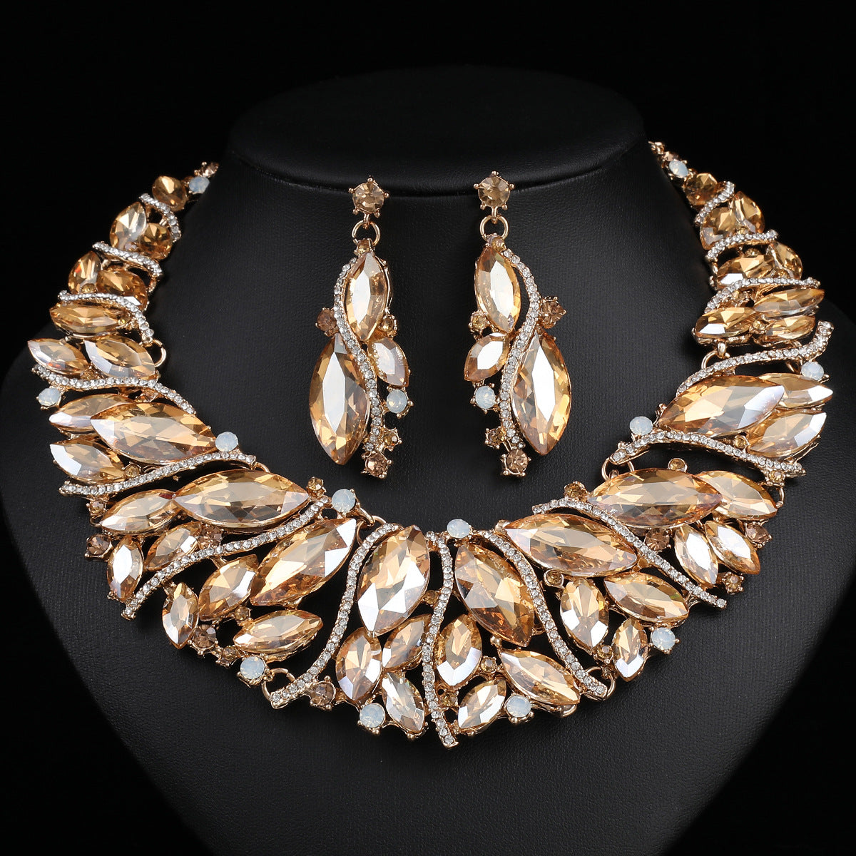 Exaggerated Geometric Style Alloy Necklace and Earrings Set with Rhinestone Inlay and Gold Plating for Wedding Formal Events