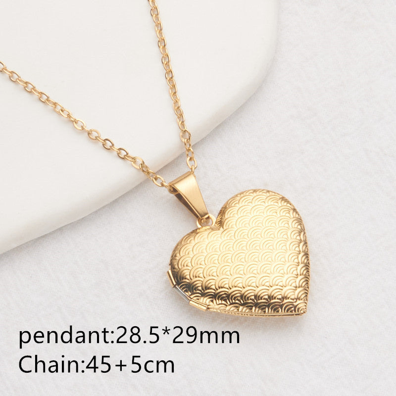 Collana con Pendente Minimalista a Cuore in Acciaio Inossidabile, Design con Cornice Portafoto Apribile e Finitura Galvanizzata