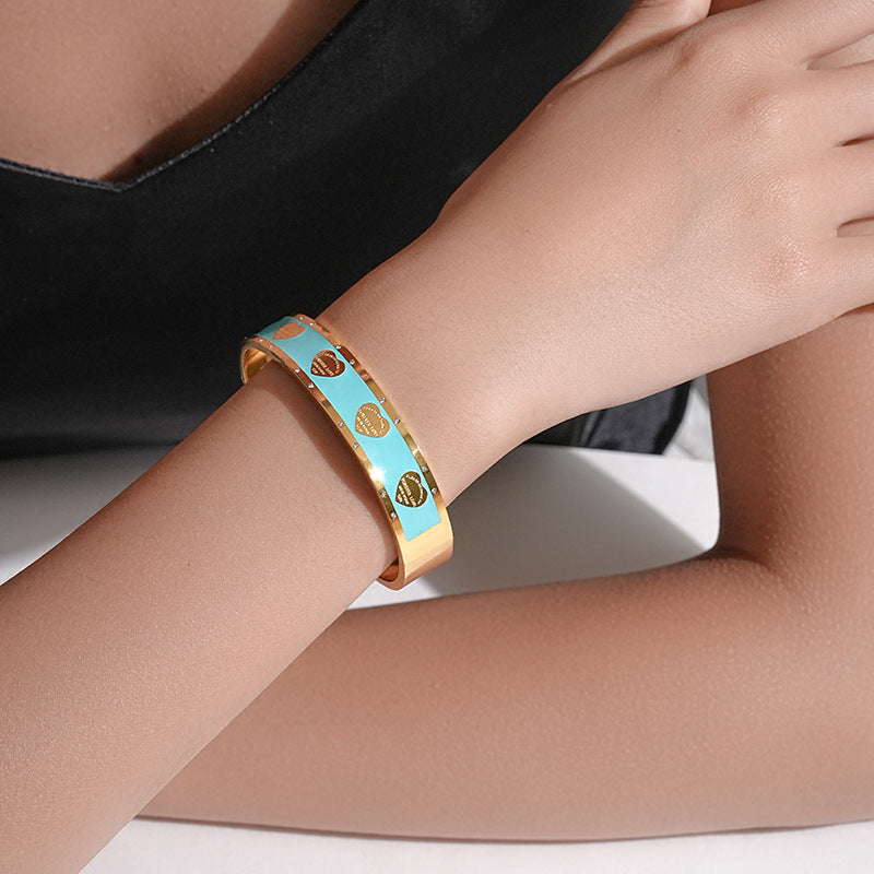 Bracciale Minimalista da Donna a Cuore in Acciaio al Titanio Placcato con Dettagli in Strass