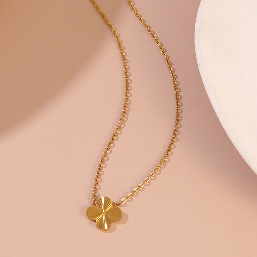 Set Collana, Bracciale e Orecchini in Acciaio Inox Placcato con Motivo Floreale Dolce e Catena a Cavo