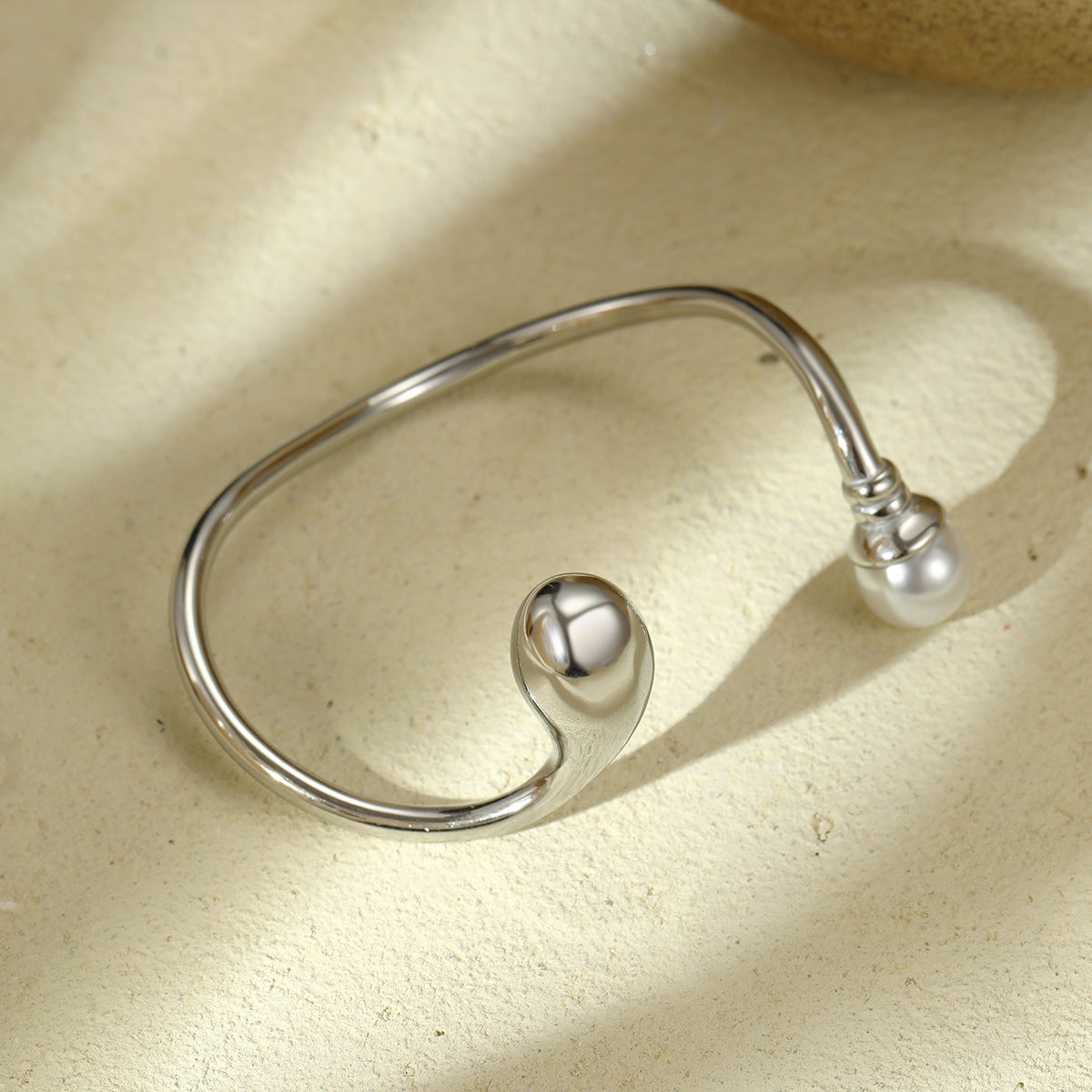Fashion Minimalist Irregular Round Titanium Steel Bracelet Set with Electroplated Finish for Women