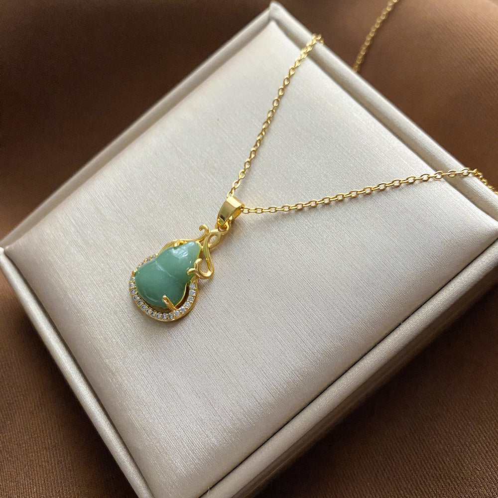 Collana con Ciondolo Floreale Minimalista per Donne e Uomini in Acciaio al Titanio con Catena a Serpente, Finitura Galvanizzata e Design Irregolare