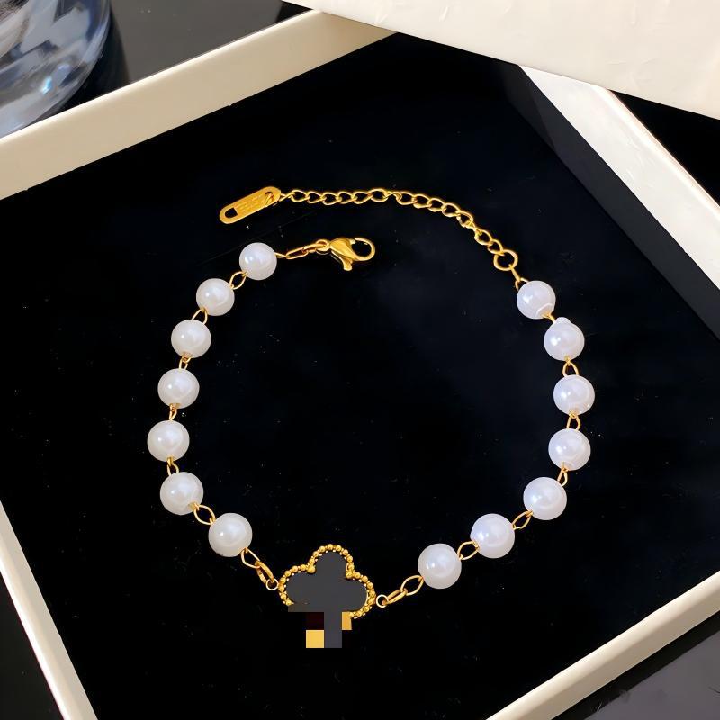 Geometric Letter Pig Nose Double D Clover Titanium Steel Plated Pearl Bracelet