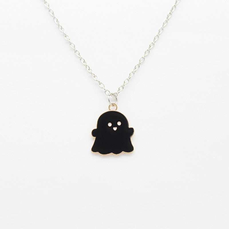 Collar con colgante de fantasma de dibujos animados en cobre con acabado galvanizado, joyería de Halloween en blanco y negro para mujer
