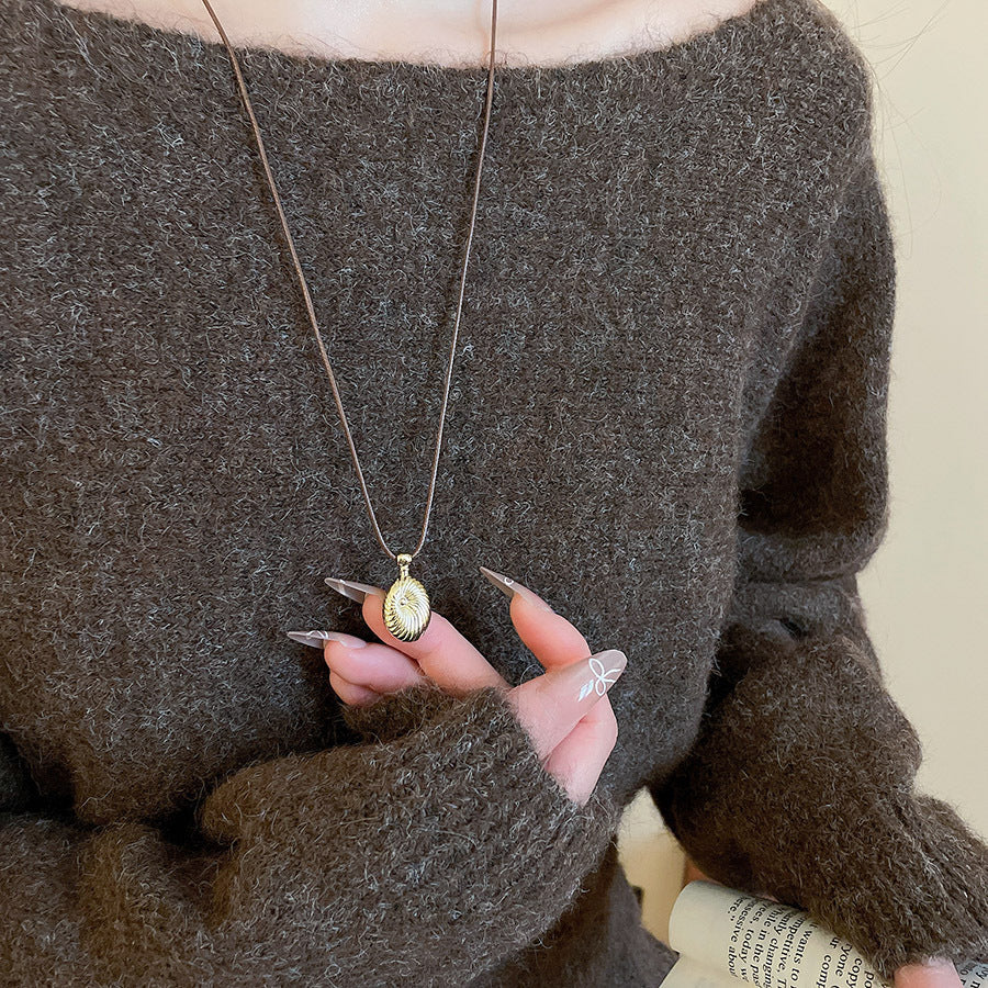 Collana con ciondolo geometrico minimalista in rame placcato da donna, catena maglione di lusso leggera