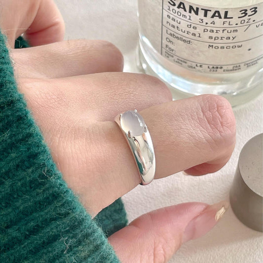 Anillo Minimalista con Forma de Lazo de Plata de Ley 925 con Detalle de Nota Musical para Mujer