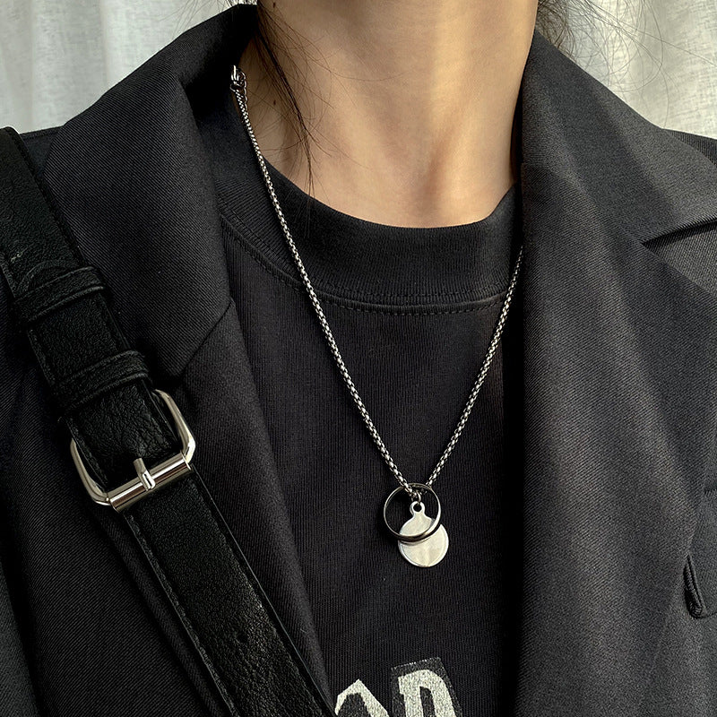 Collana Pendente Geometrica Minimalista in Acciaio Inossidabile con Ciondolo in Acciaio al Titanio Lucidato e Catena di Perle Quadrate Unisex