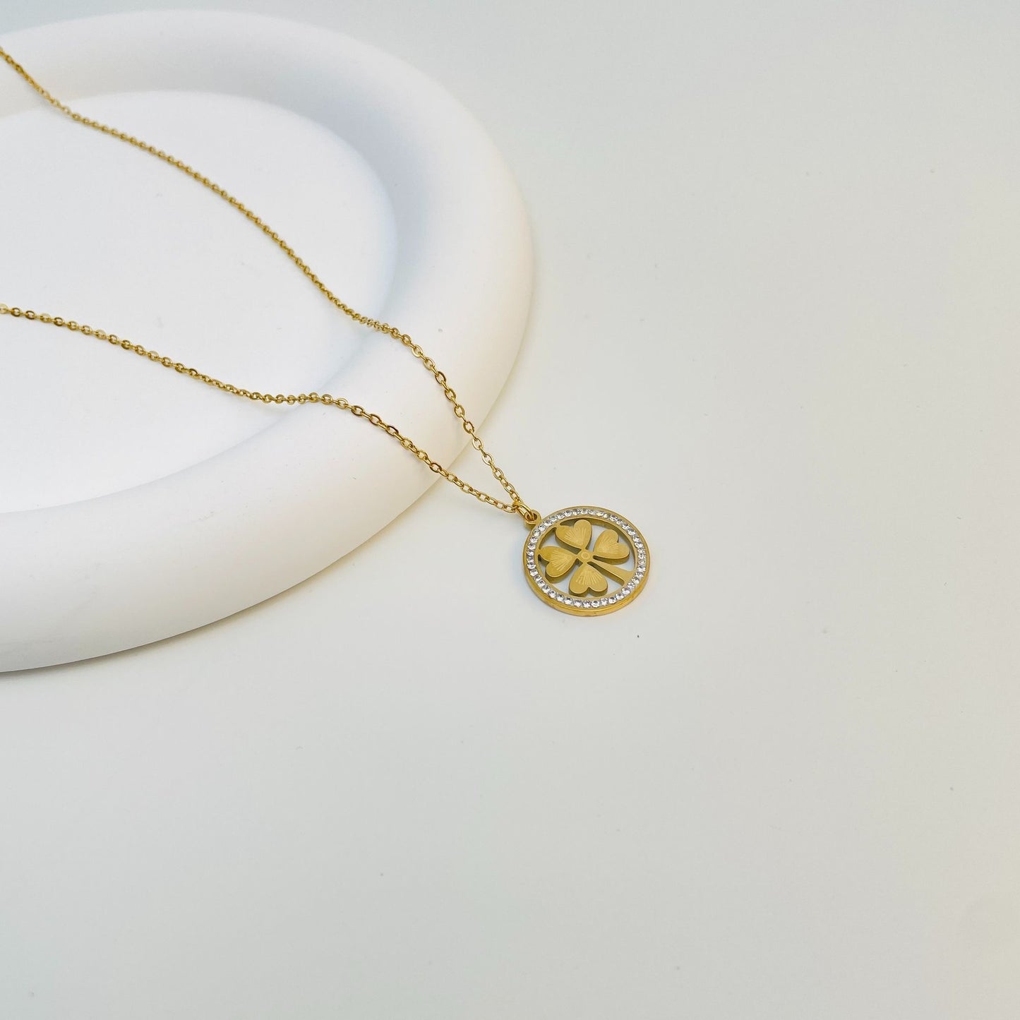 Minimalist Luxury Titanium Steel Plated Leaf Four-Leaf Clover Pendant Necklace for Unisex