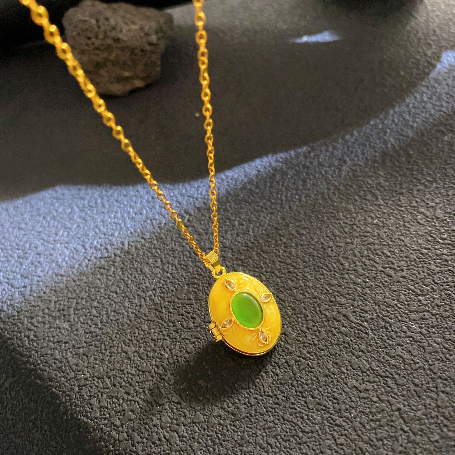 Vintage Elegant Geometric Leaf Teardrop Drip Oil Cubic Zirconia Necklace with 18K Gold Plated Brass Pendant on Titanium Steel Cable Chain for Women