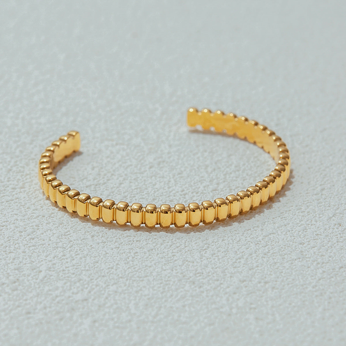 Bracciale ovale minimalista in acciaio inossidabile da donna con finitura placcata, gioiello di lusso