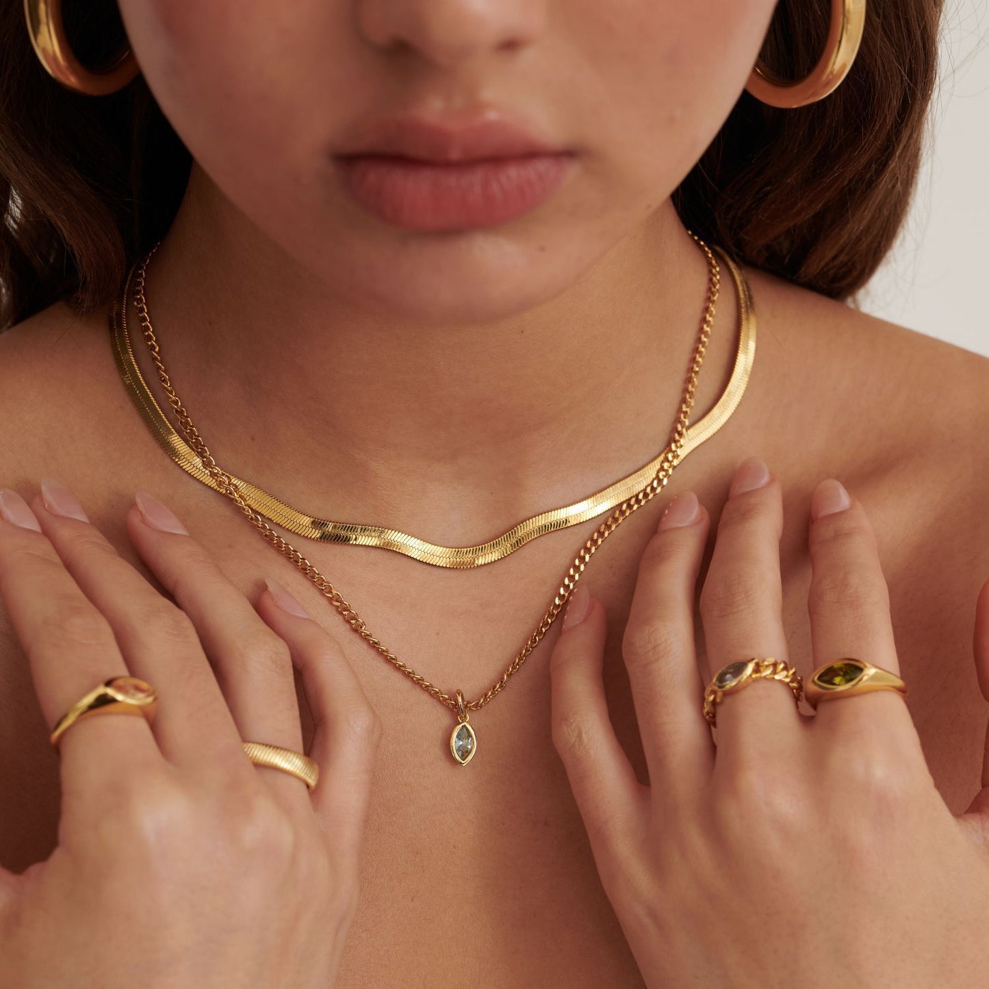 Collar con colgante de acero inoxidable geométrico minimalista de lujo con circonita cúbica y chapado al vacío en cadena cubana