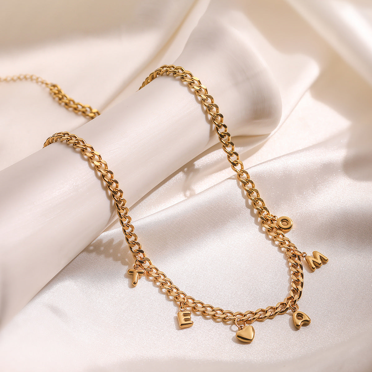 Collana pendente con fiore geometrico irregolare minimalista in acciaio inossidabile con placcatura in oro 18 carati