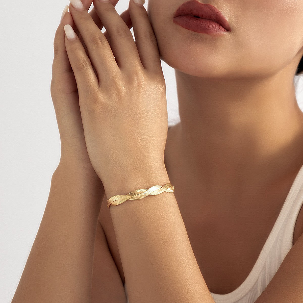 Collana girocollo da donna con catena a serpente intrecciata geometrica minimalista con ciondolo in rame galvanizzato e lega