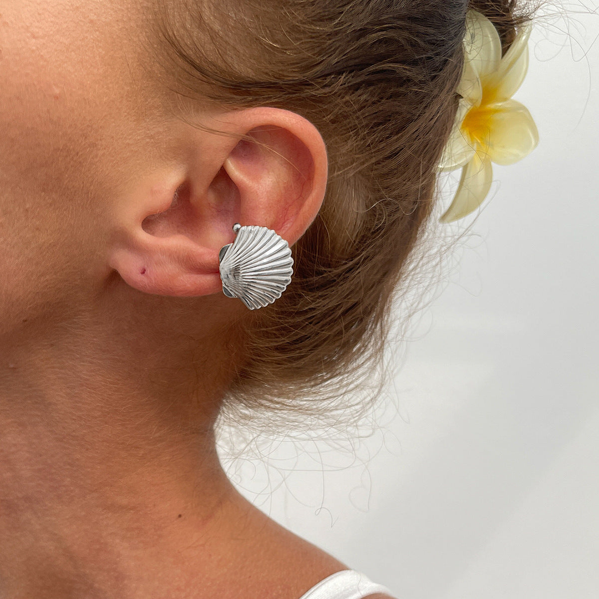Minimalist Floral Ocean-Inspired Ear Cuff for Women Made of Alloy with Plated Finish No-Piercing Scallop Star Moon Design