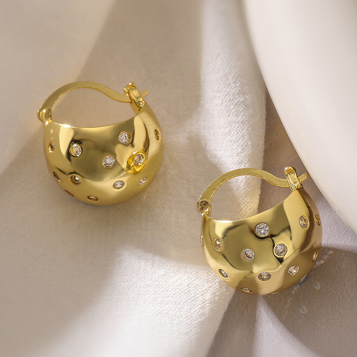 Vintage-Inspired Irregular Geometric Earrings for Women Made of Copper with Real Gold Plating and Zirconia Accents