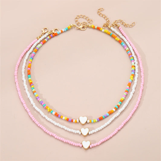 Collar artesanal bohemio con cuentas de cristal blancas en forma de corazón para niños