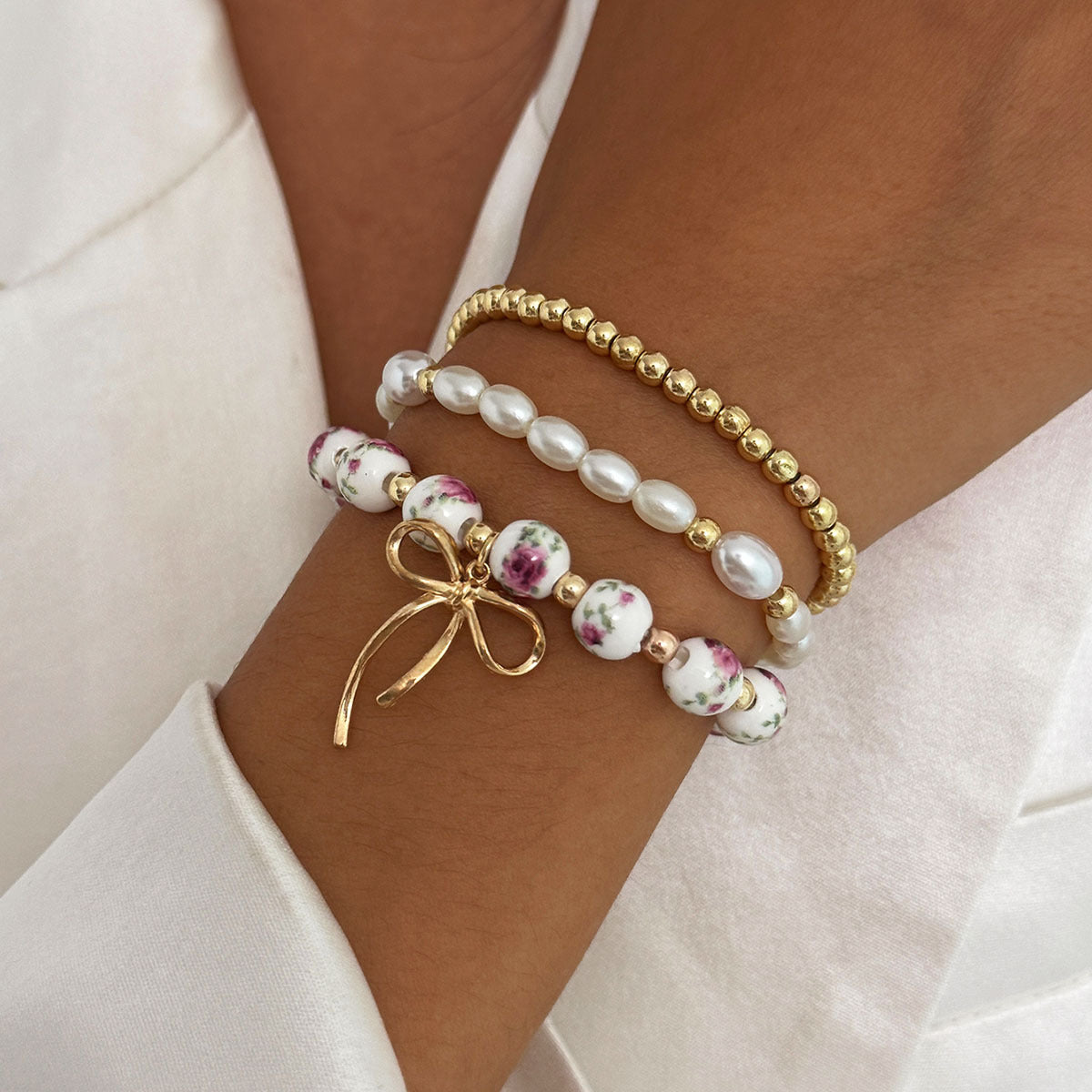 Minimalist Bow Knot and Star-Shaped Pendant Bracelet for Women with Plated Metal and Imitation Pearl Accents