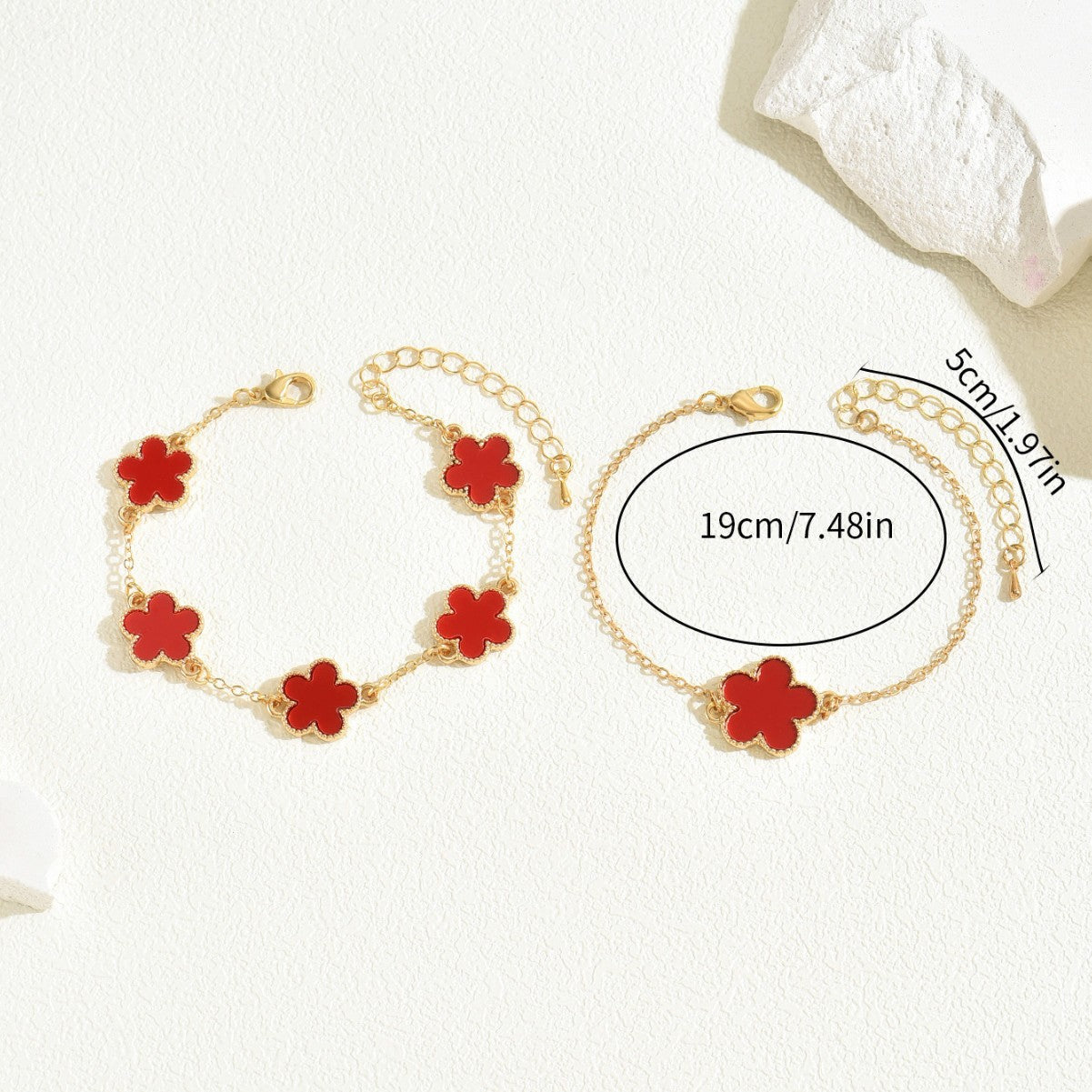 Bracciale floreale minimalista da donna in lega di zinco con finitura smaltata e design a fiore di prugno e petali