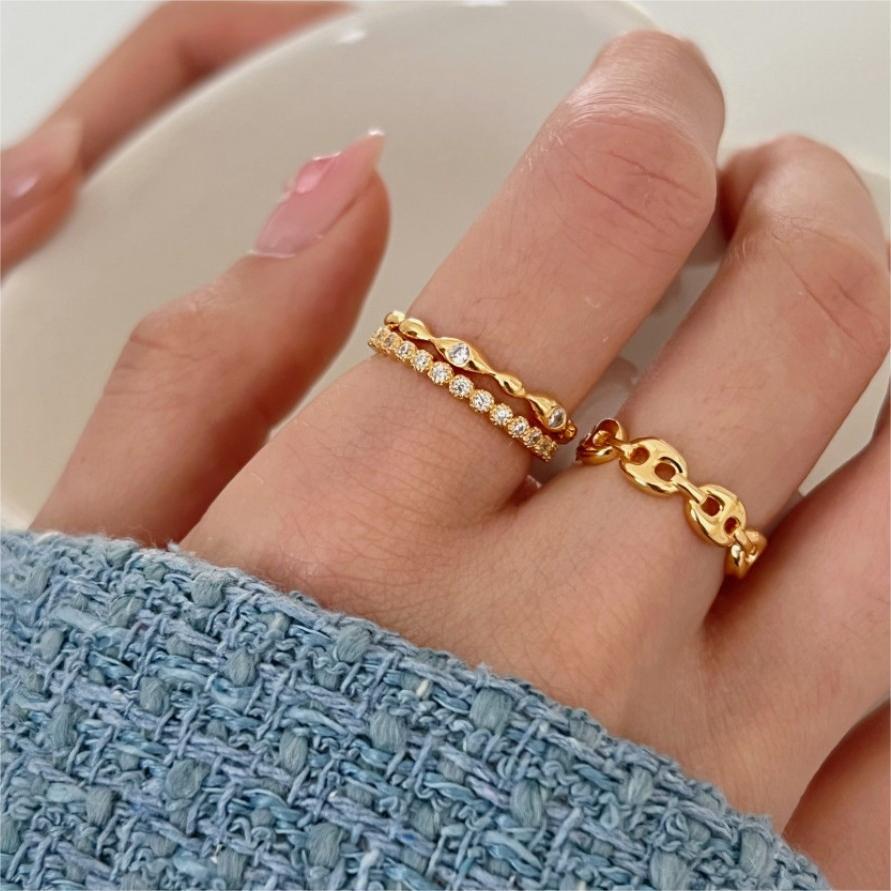 Minimalist Geometric Silver Ring with Zirconia Accents for Women, 925 Sterling Silver Band, Polished Edged Square Grain Design