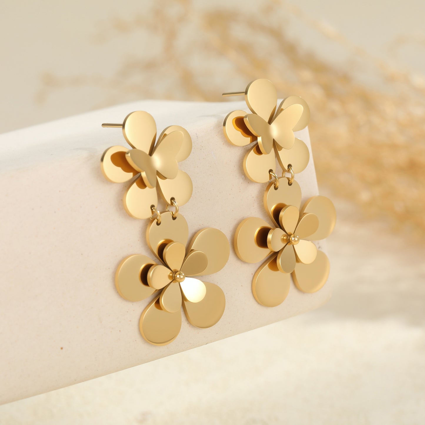 Pendientes de Mariposa Floral de Moda en Acero Inoxidable con Chapado de Oro de 18K para Mujer