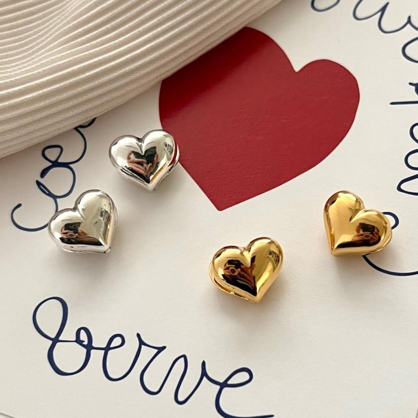 Dulces pendientes minimalistas de corazón de plata de ley 925 con acabado chapado