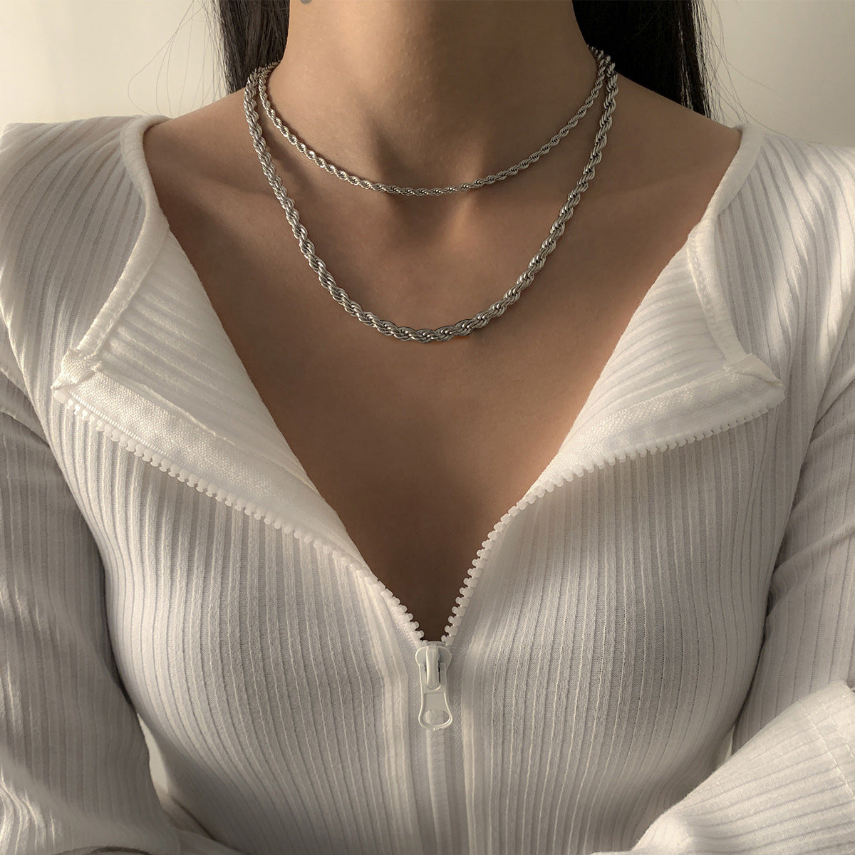 Collana da donna punk geometrica con catena intrecciata in ferro galvanizzato