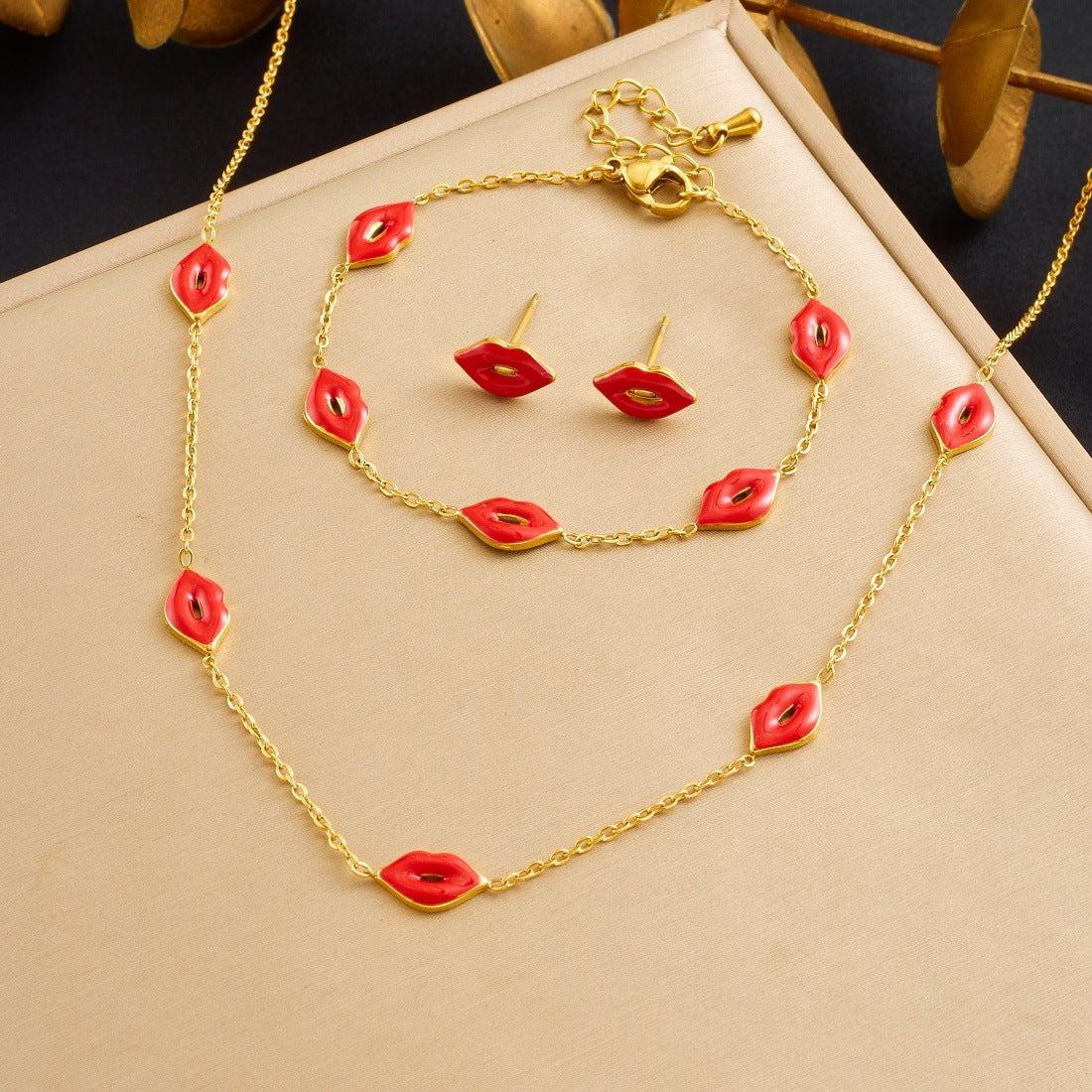 Minimalist Gold Plated Drip Oil Lips Pattern Stainless Steel Pendant Necklace Set for Women