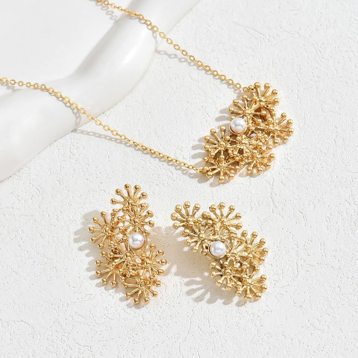 Juego de collar con colgante de aleación minimalista con forma de girasol con incrustaciones de perlas para mujer
