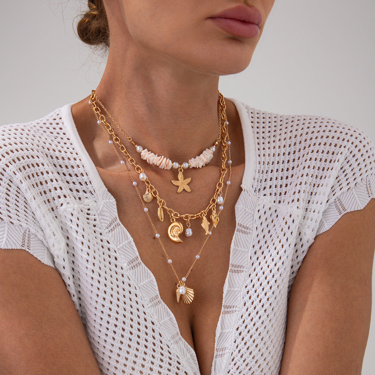 Collana con ciondolo a stella marina e conchiglia in stile vacanza con charm in lega e perle simulate su delicata catena per clavicola